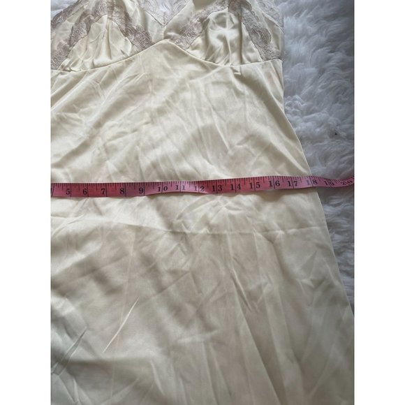 Vintage Powers Model Full Dress Slip Size M Ruffles and Lace - Picture 9 of 9